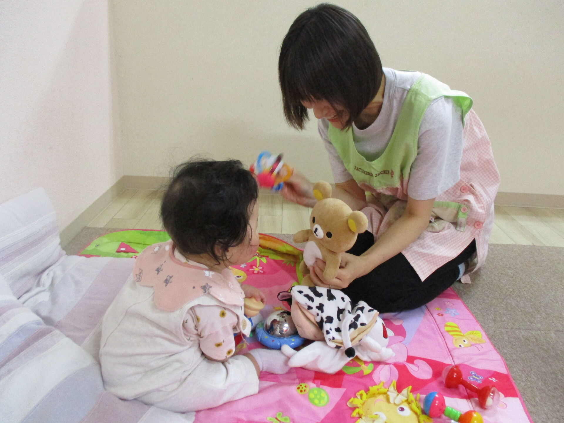 岩槻0歳児と職員